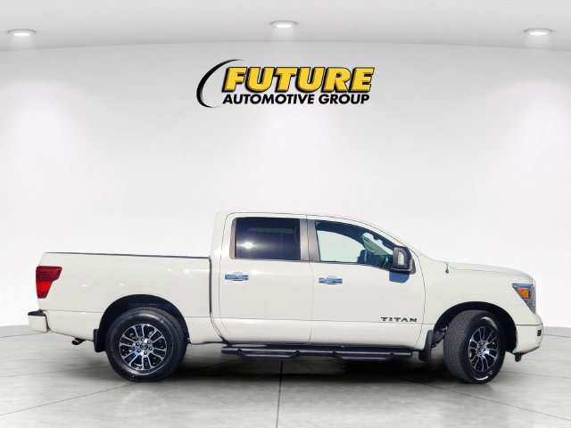 Used 2021 Nissan Titan SV w/ SV Convenience Package AWD/4WD image 3