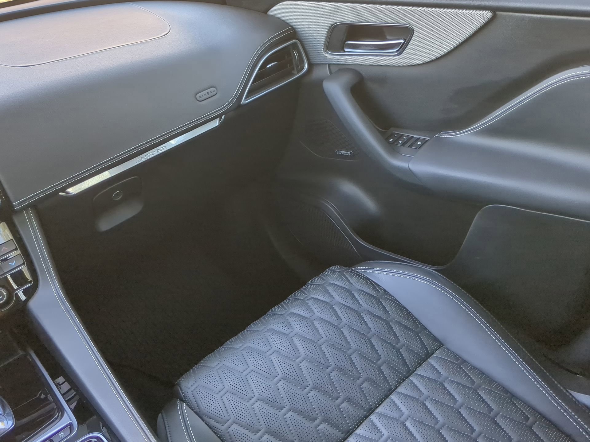 Used 2020 Jaguar F-PACE SVR image 45