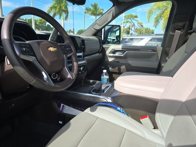 Used 2025 Chevrolet Silverado 2500 LTZ w/ LTZ Premium Package image 6