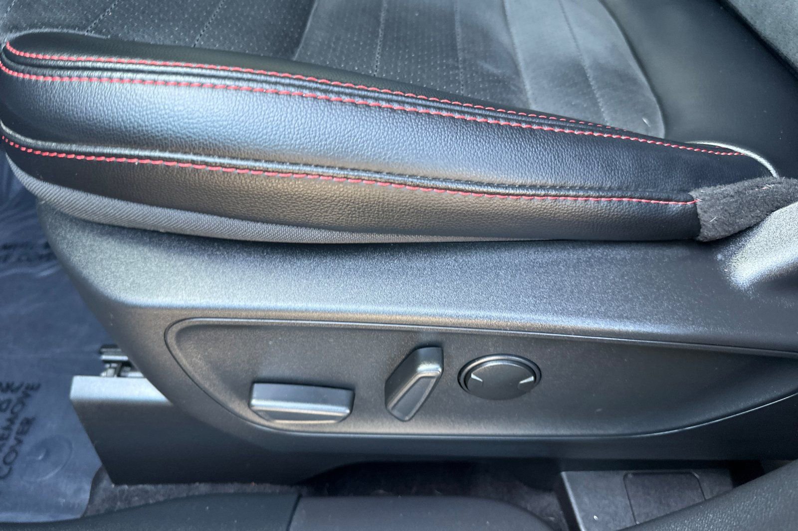 Certified 2022 Ford Escape SEL w/ SEL Stealth AWD Package image 12