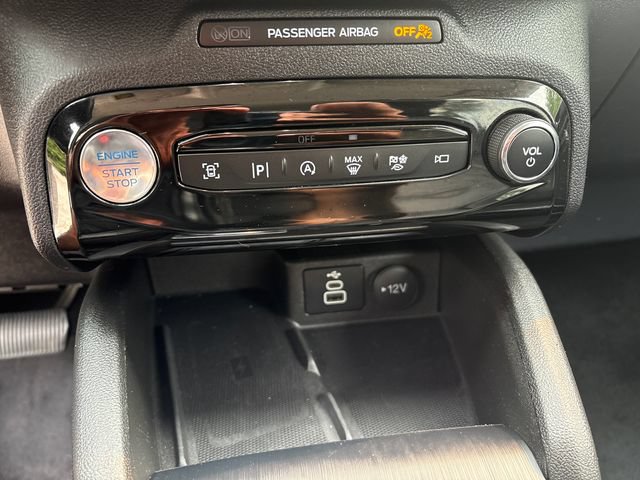 Certified 2024 Ford Escape Platinum AWD/4WD image 33