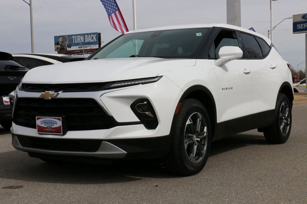 Used 2025 Chevrolet Blazer LT image 1