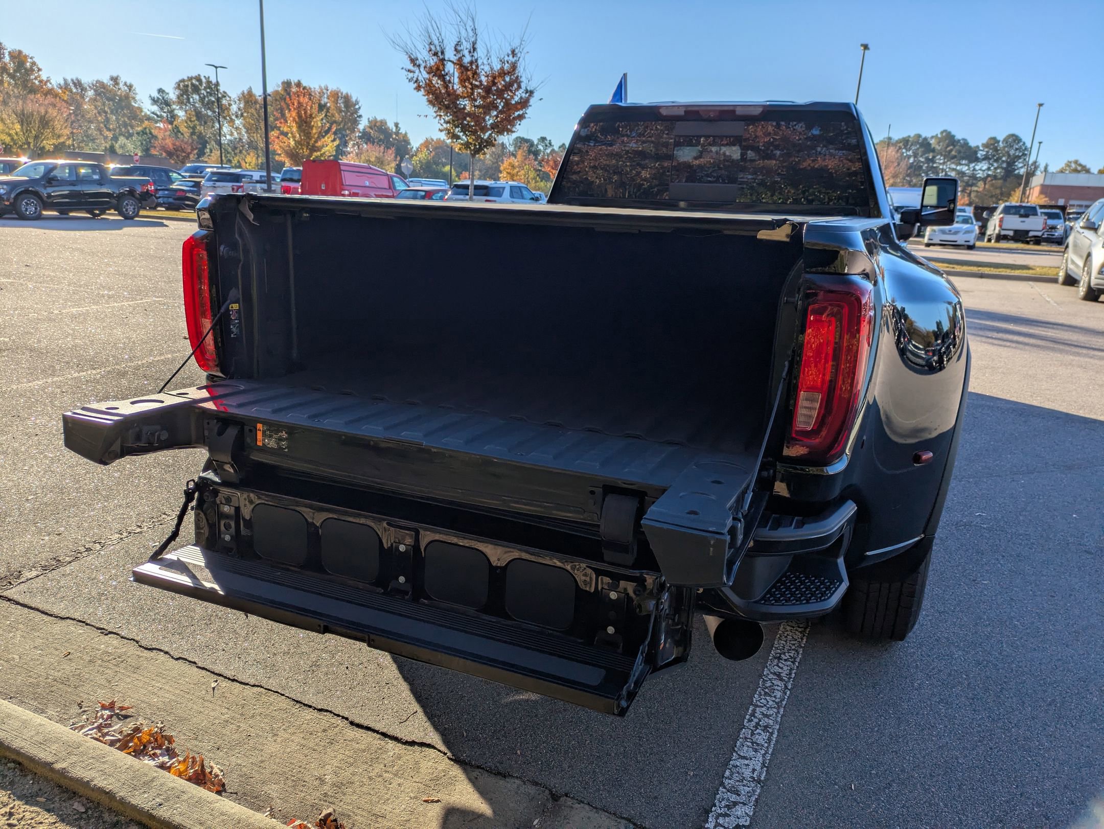 Used 2022 GMC Sierra 3500 Denali w/ Denali Ultimate Package image 7