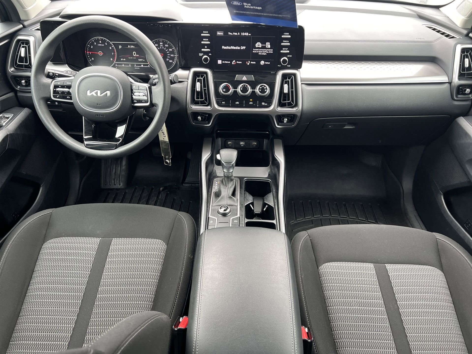 Used 2023 Kia Sorento LX image 9