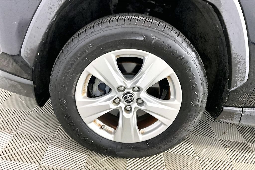 Used 2019 Toyota RAV4 XLE FWD image 7