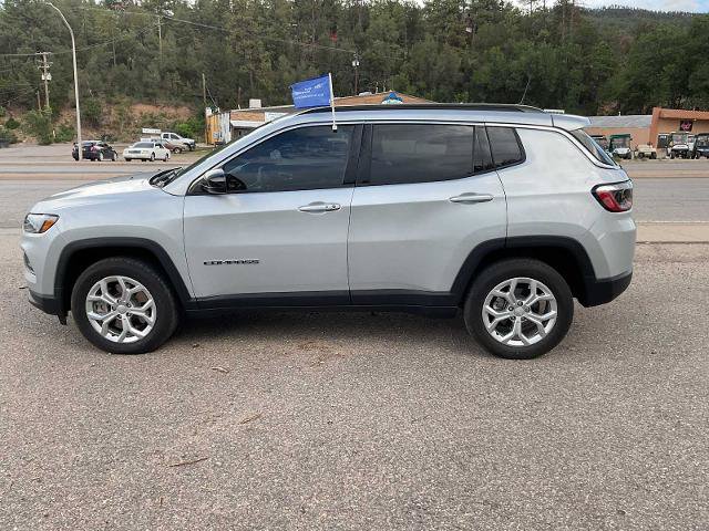 Used 2024 Jeep Compass Latitude AWD/4WD image 7