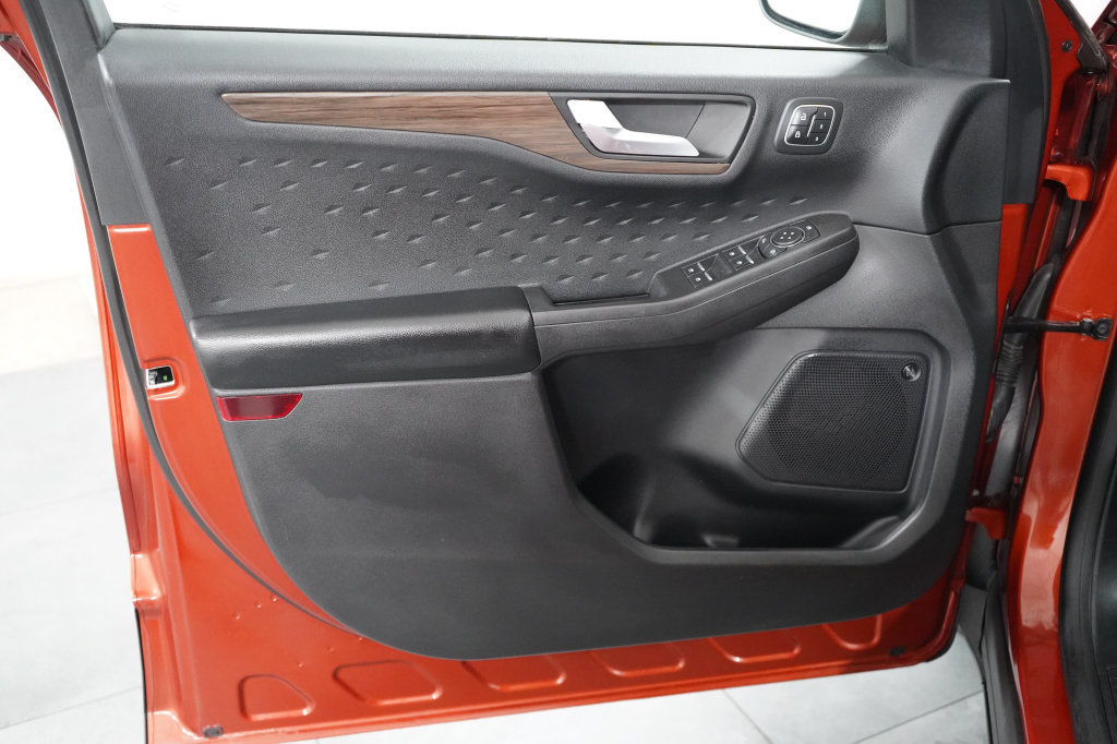 Certified 2020 Ford Escape Titanium AWD/4WD image 30