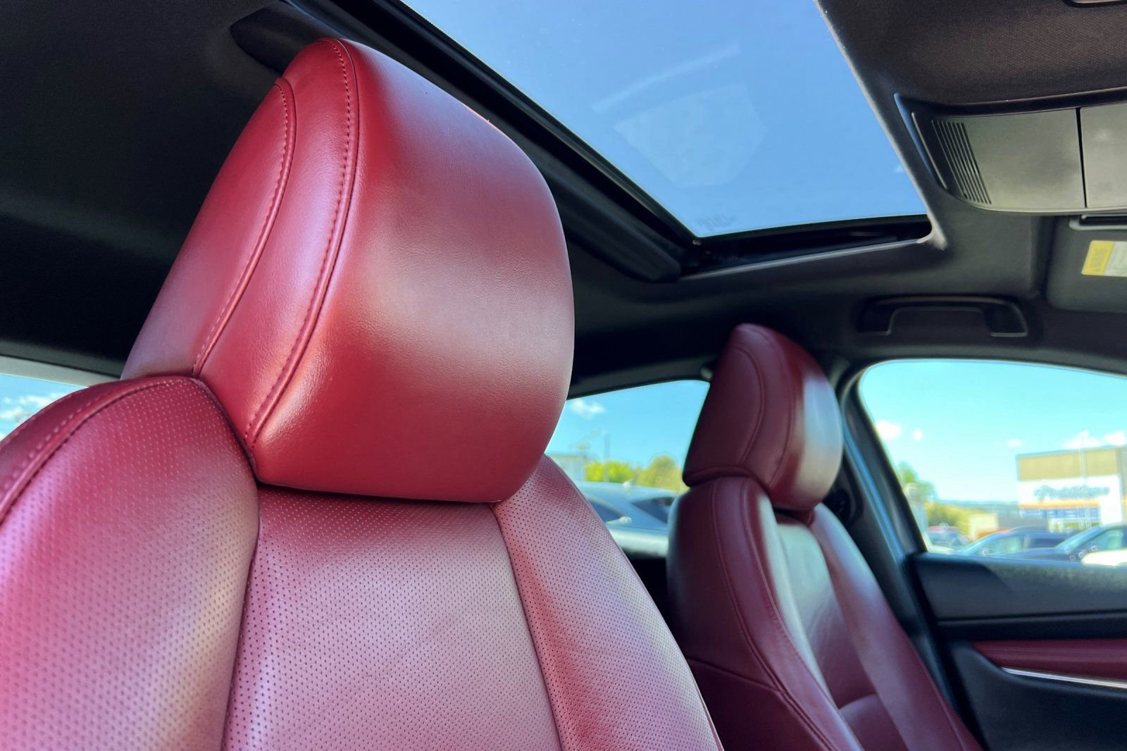 Used 2021 MAZDA MAZDA3 Hatchback w/Premium Plus Pkg image 17