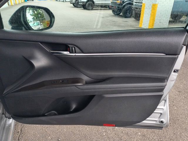 Used 2022 Toyota Camry SE FWD image 29