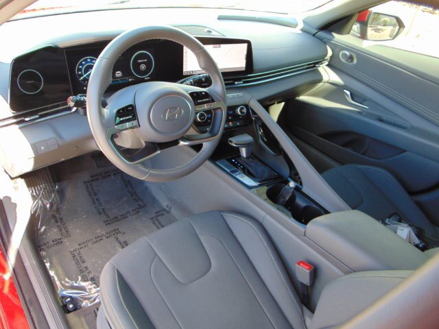Used 2025 Hyundai Elantra SEL FWD image 11