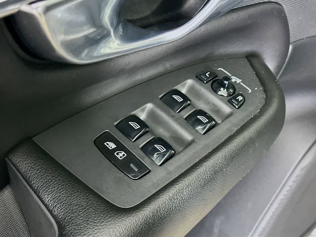 Used 2022 Volvo XC90 T5 Momentum w/ Advanced Package FWD image 28
