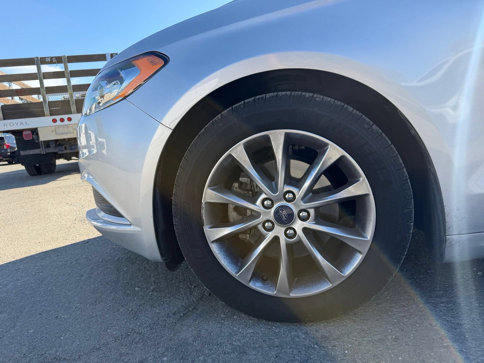 Certified 2017 Ford Fusion SE w/ Fusion SE Technology Package FWD image 9