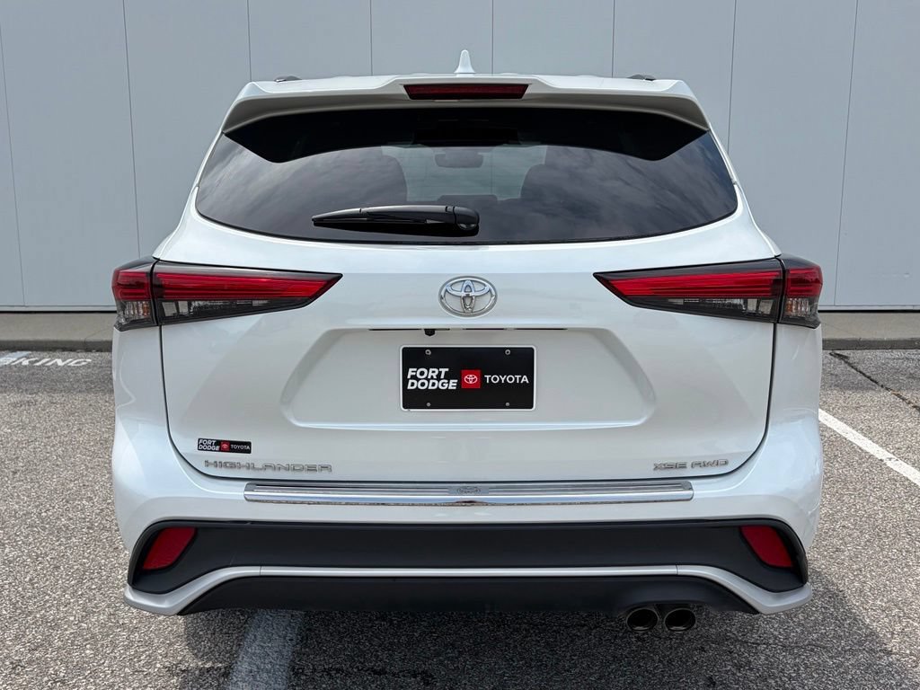 Used 2022 Toyota Highlander XSE AWD/4WD image 6