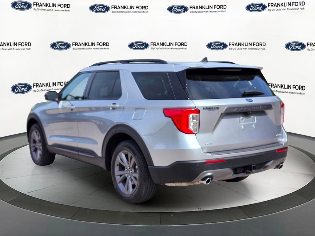 Certified 2023 Ford Explorer XLT w/ Equipment Group 202A AWD/4WD image 3