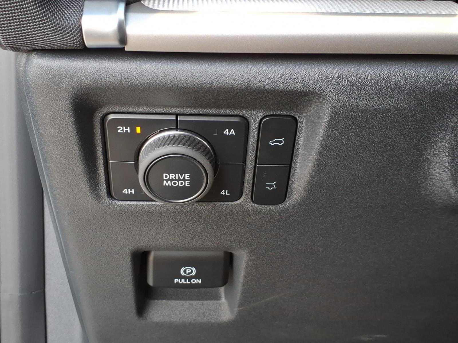 Certified 2025 Ford Expedition Active AWD/4WD image 17