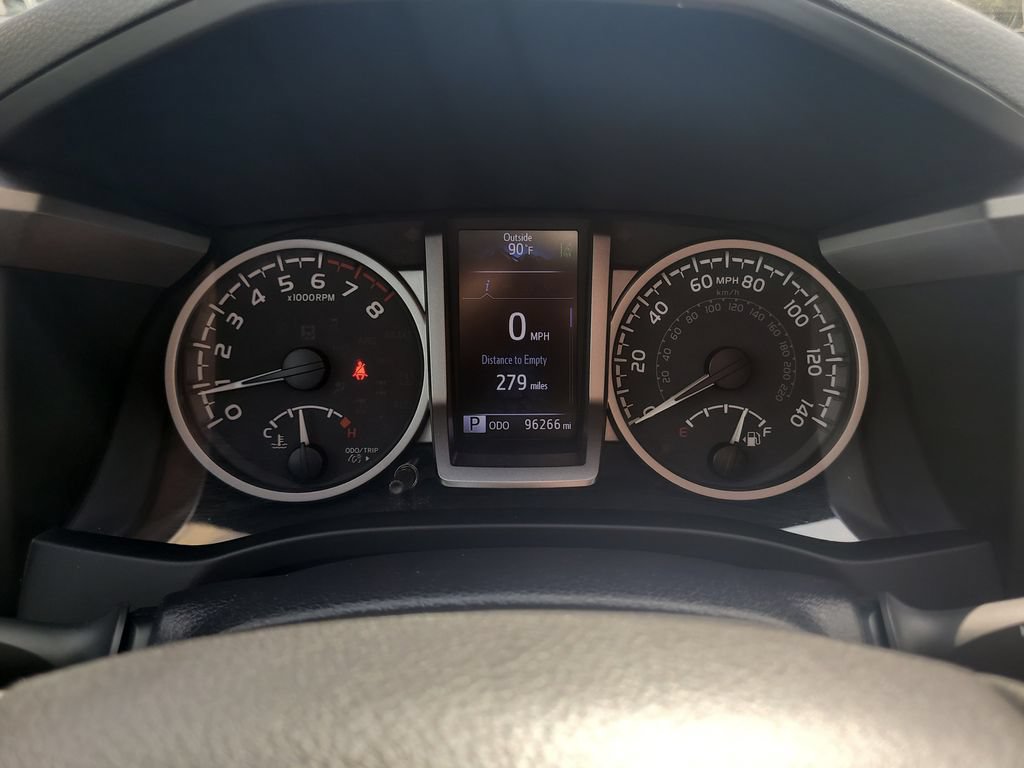 Used 2021 Toyota Tacoma SR5 RWD image 31