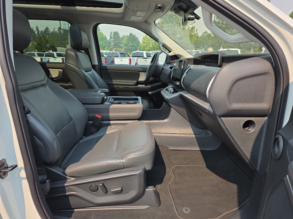 Certified 2025 Ford Expedition Active AWD/4WD image 16