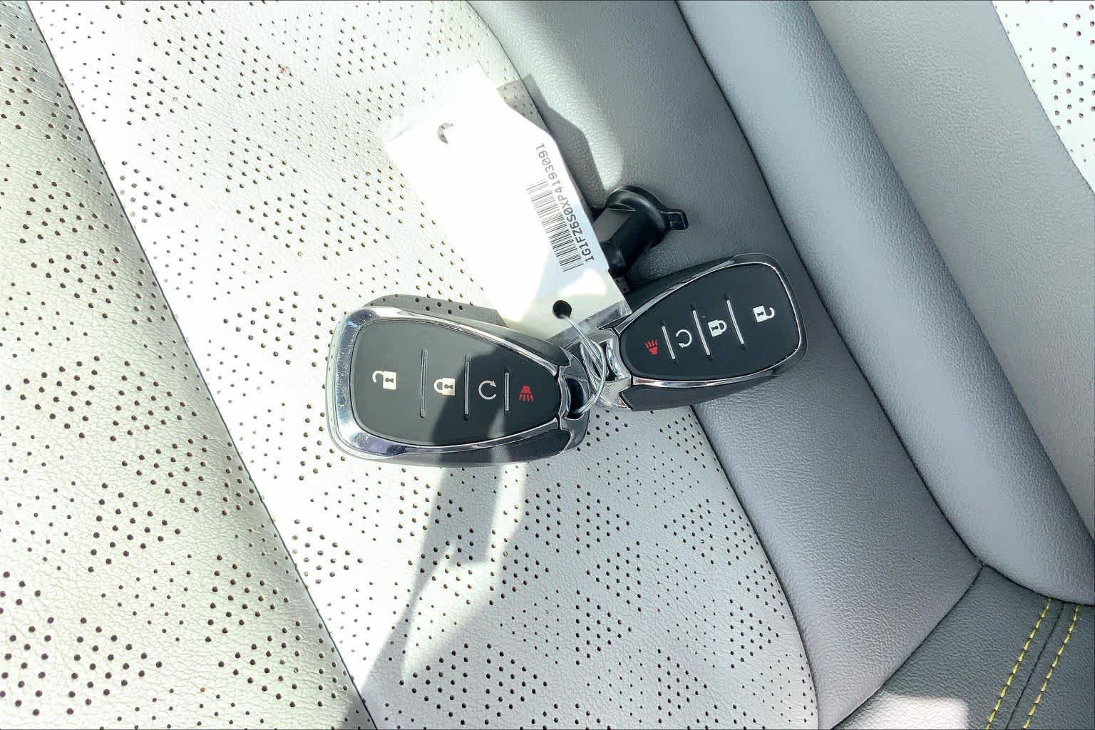 Used 2023 Chevrolet Bolt EUV Premier FWD image 13
