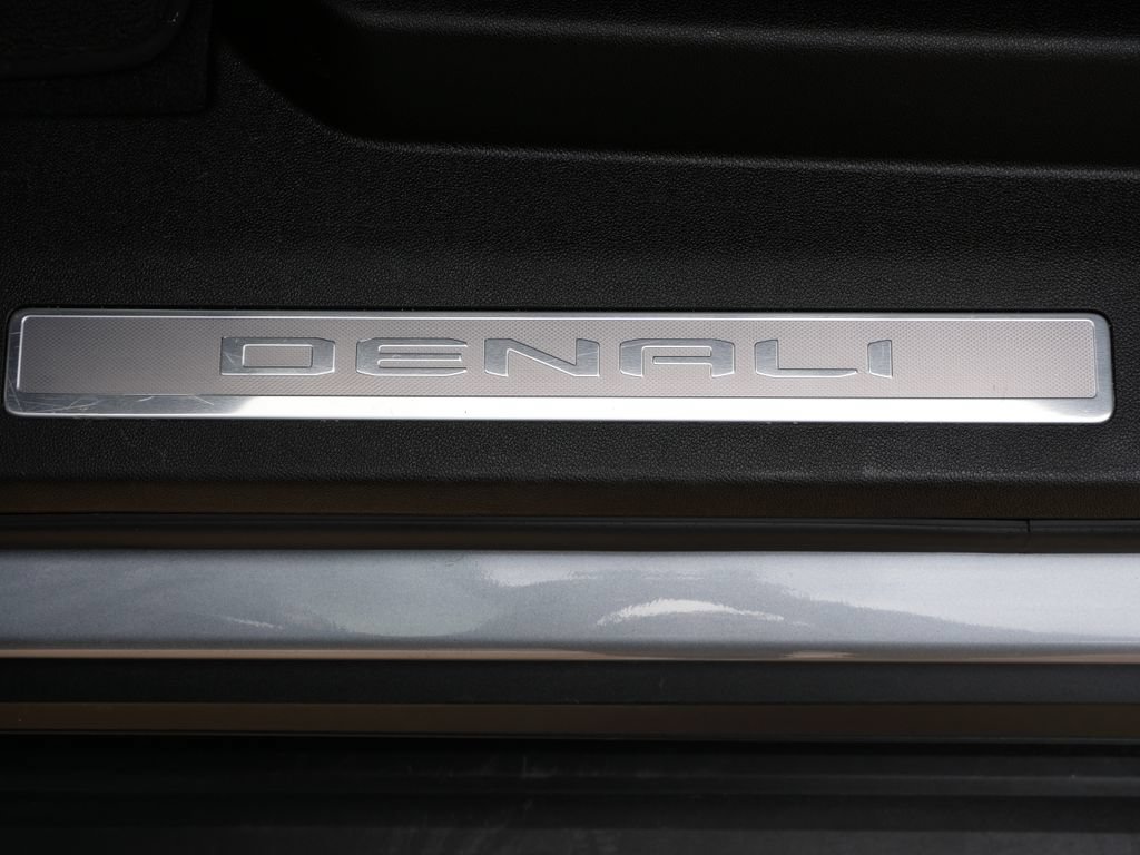 Used 2025 GMC Yukon XL Denali AWD/4WD image 22