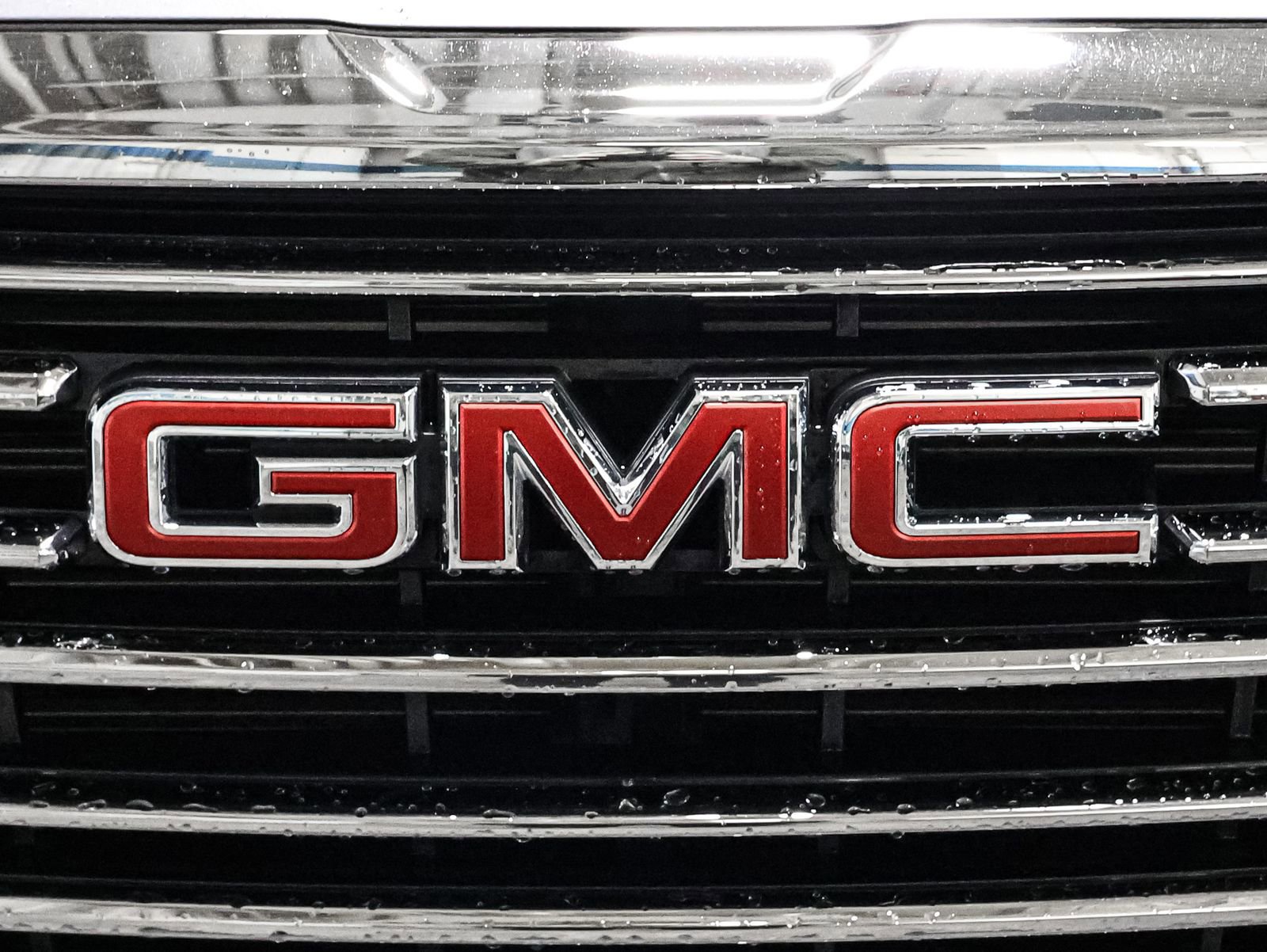 Used 2024 GMC Terrain SLT image 13