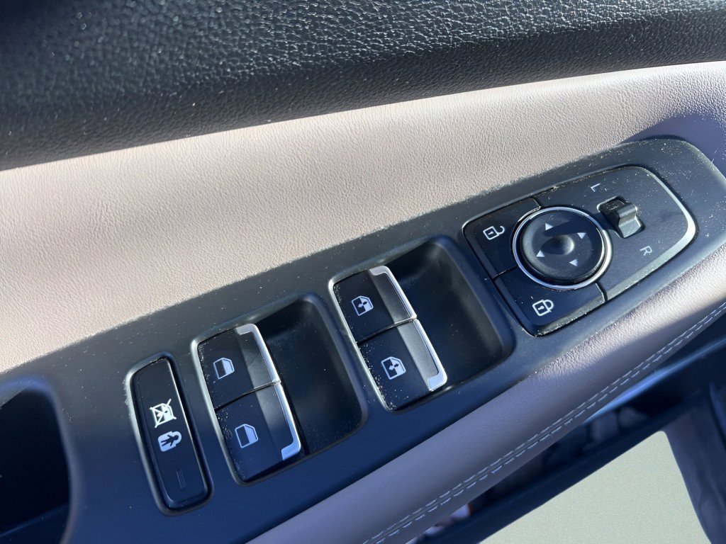 Used 2020 Hyundai Santa Fe Limited image 23