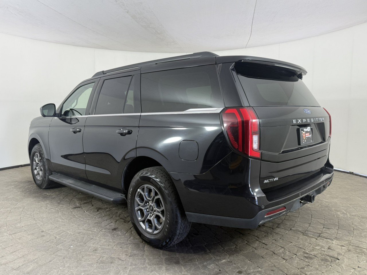 Certified 2025 Ford Expedition Active AWD/4WD image 5