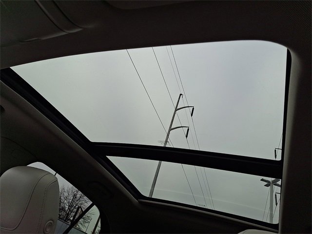 Used 2020 Cadillac XT4 Luxury w/ Cold Weather Package image 14