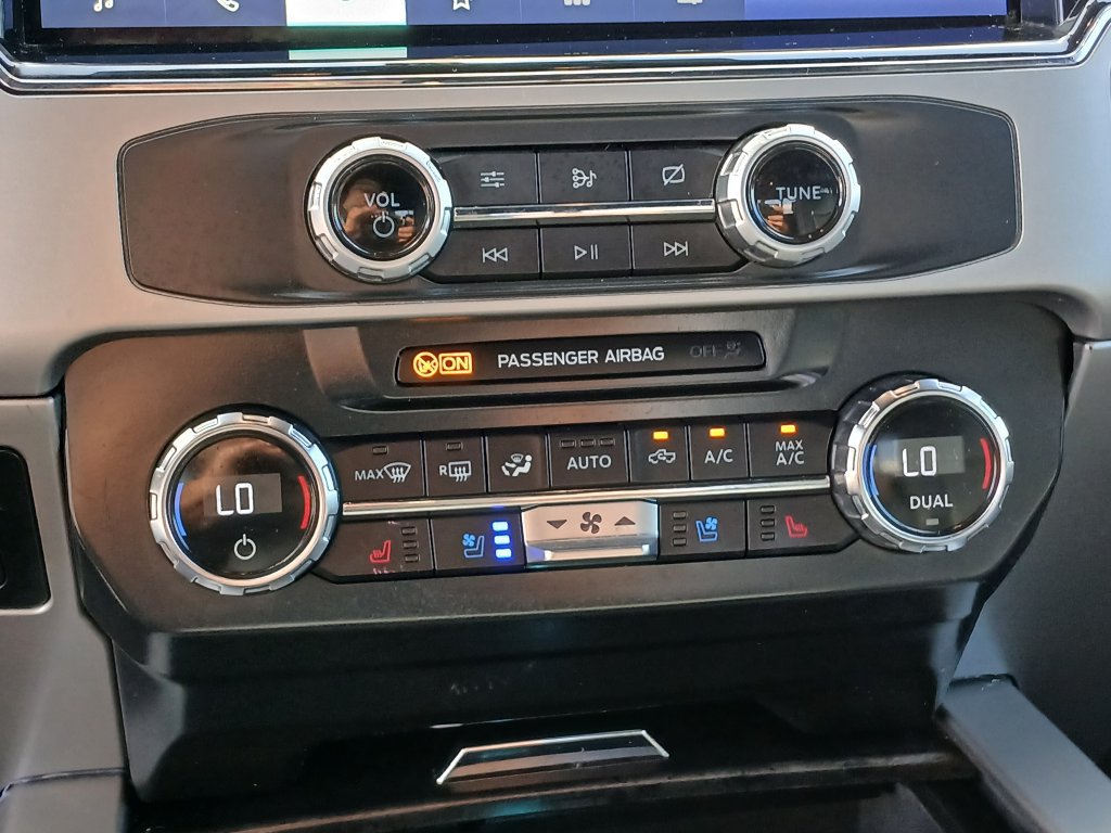 Certified 2022 Ford F250 Lariat w/ Lariat Value Package AWD/4WD image 16