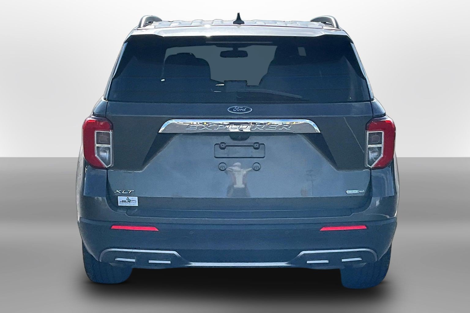 Certified 2020 Ford Explorer XLT w/ Equipment Group 202A AWD/4WD image 4
