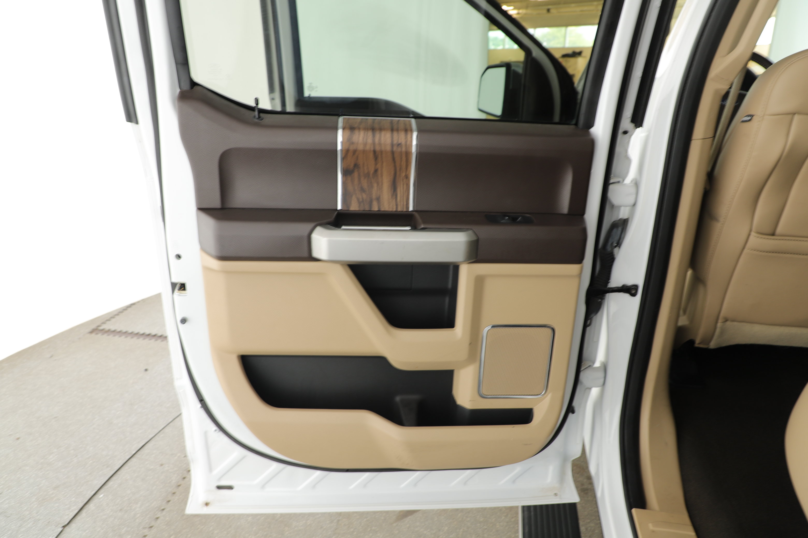 Certified 2019 Ford F150 Lariat w/ Equipment Group 502A Luxury AWD/4WD image 16