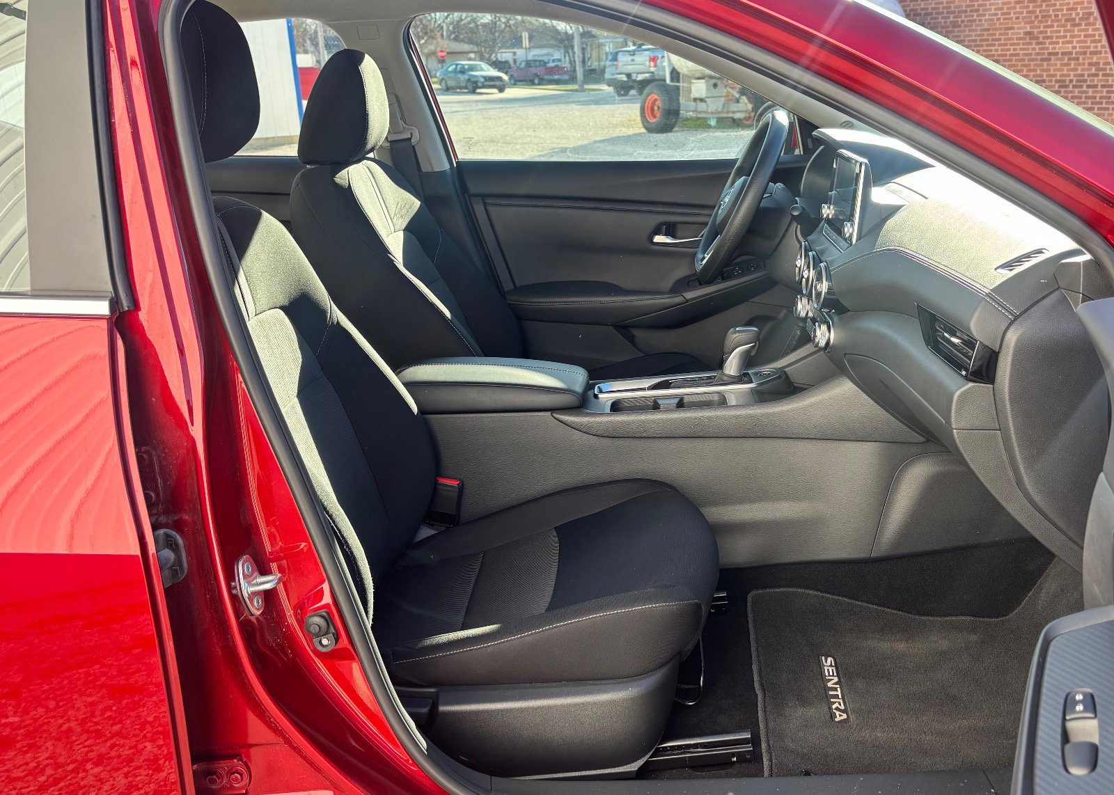 Used 2025 Nissan Sentra SV image 21