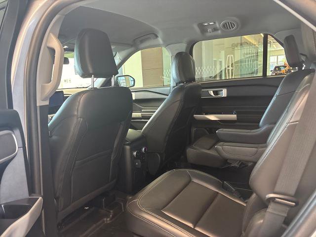 Certified 2022 Ford Explorer XLT w/ Equipment Group 202A AWD/4WD image 11
