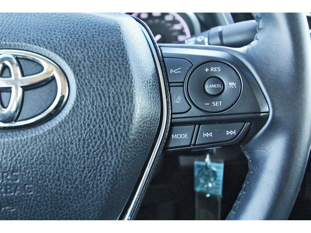 Used 2018 Toyota Camry L image 19