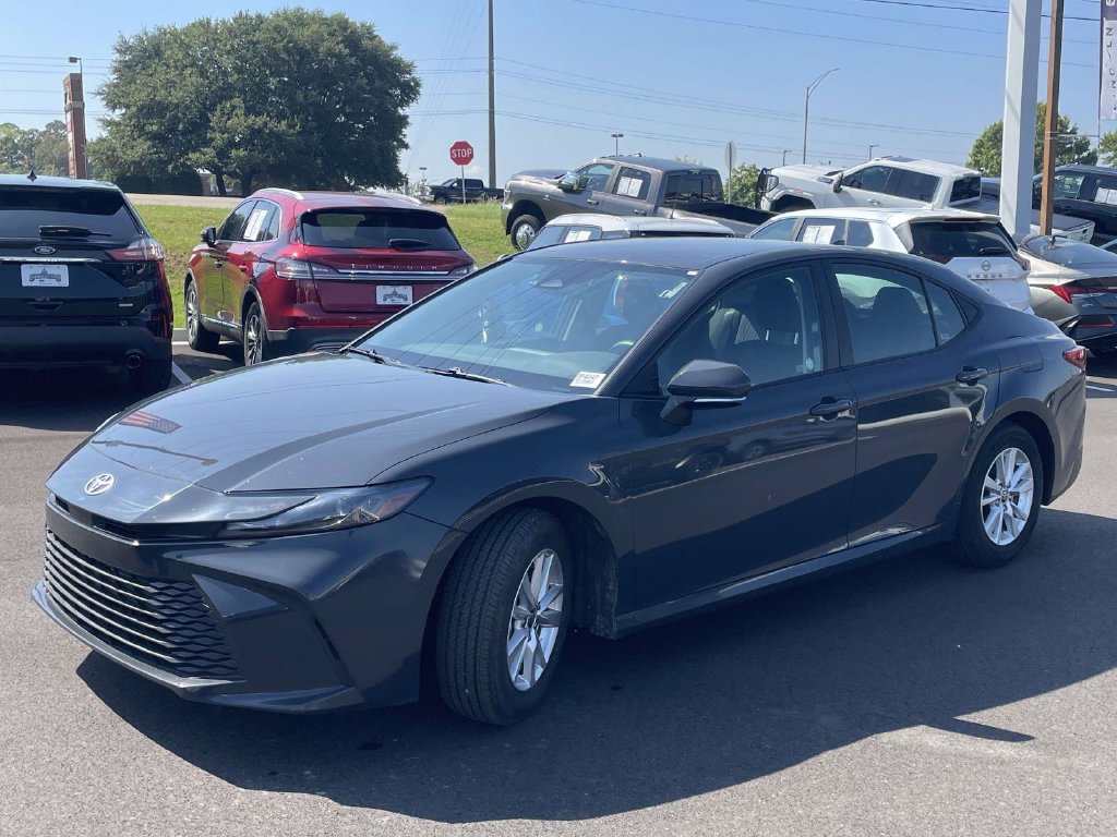 Used 2025 Toyota Camry LE FWD image 7