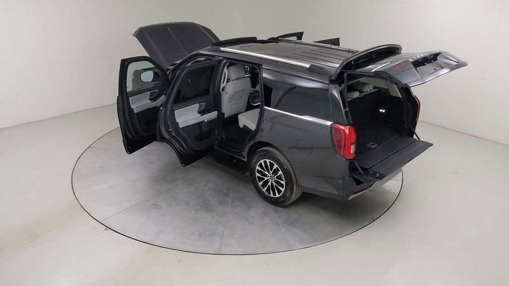 Certified 2025 Ford Expedition Platinum image 56