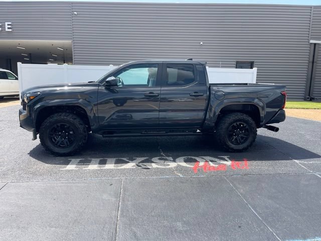 Used 2025 Toyota Tacoma SR5 AWD/4WD image 2