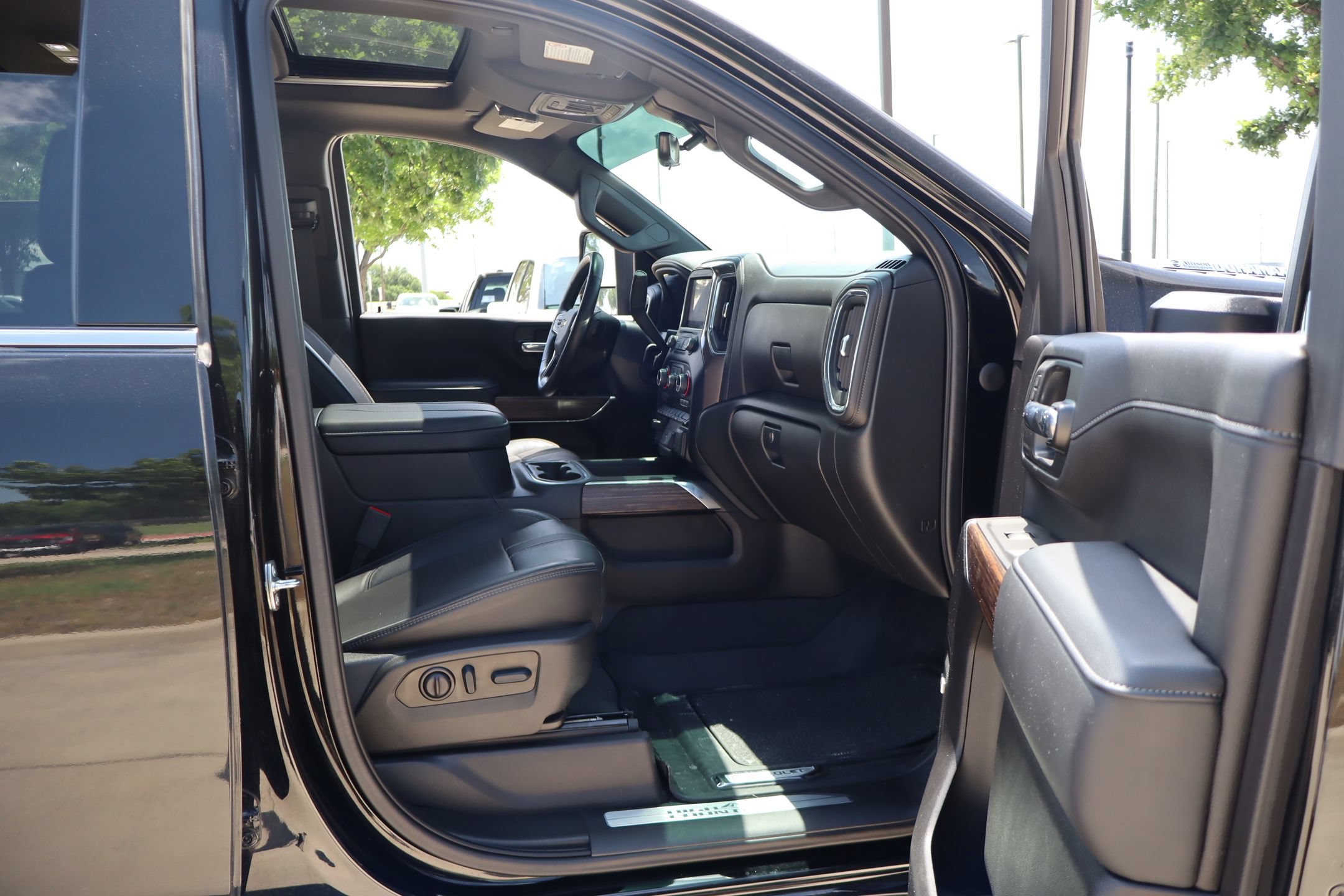 Used 2023 Chevrolet Silverado 3500 High Country AWD/4WD image 32