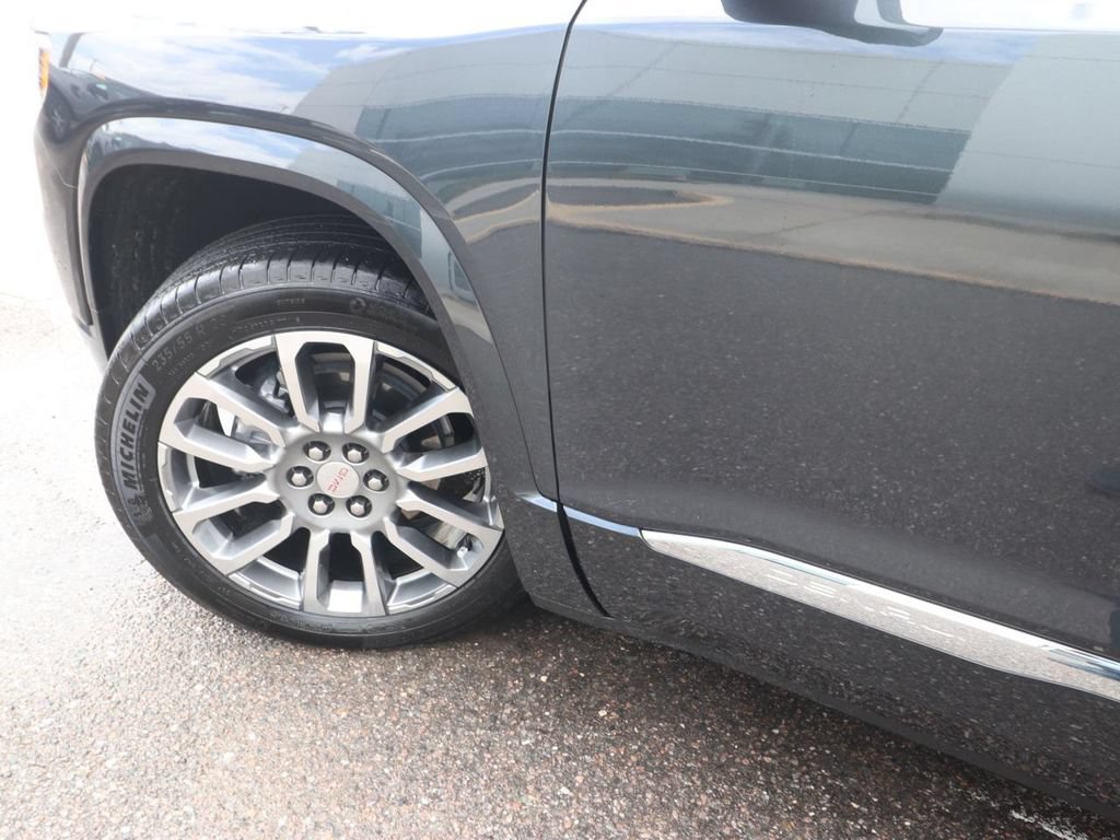 Used 2023 GMC Acadia Denali w/ Denali Ultimate Package FWD image 3