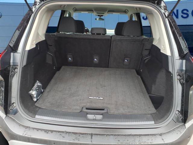 Used 2023 Nissan Rogue S image 14