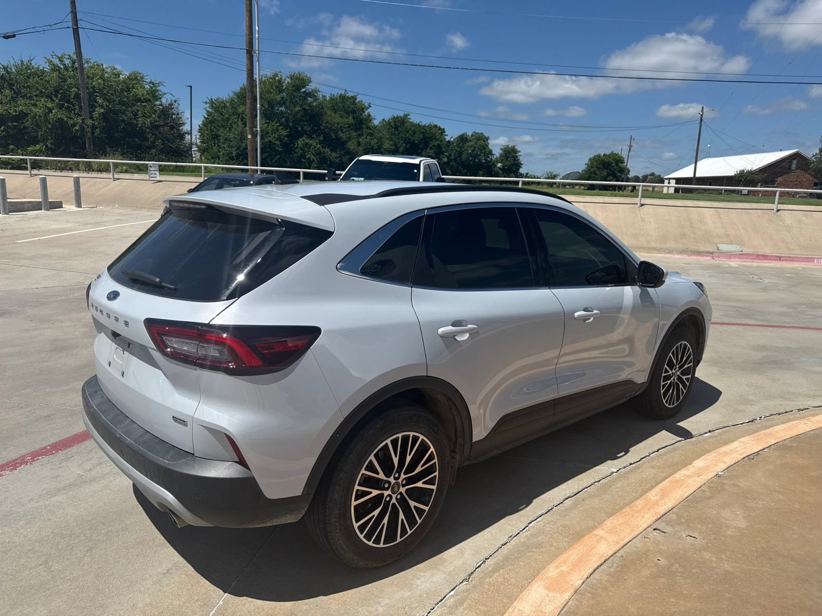 Certified 2025 Ford Escape SE FWD image 5