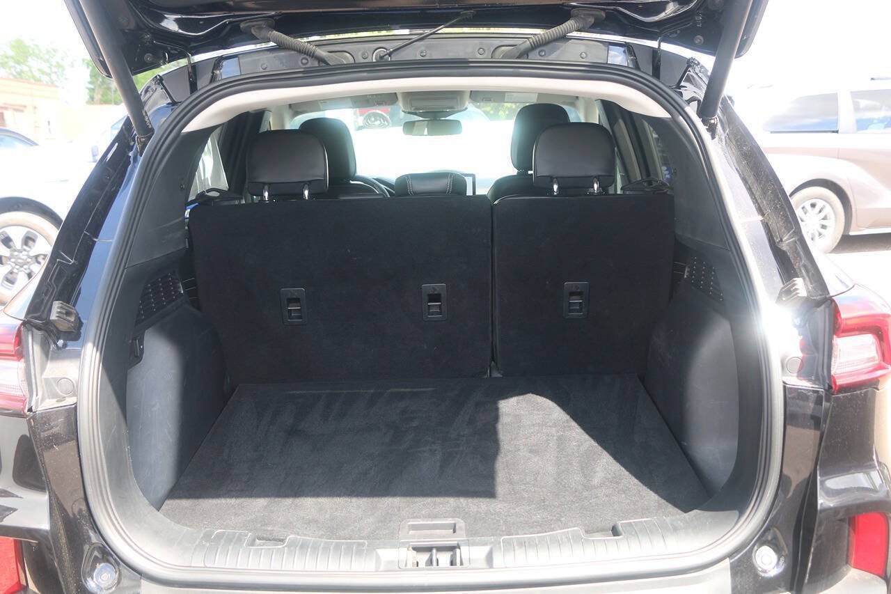 Certified 2024 Ford Escape Platinum AWD/4WD image 10
