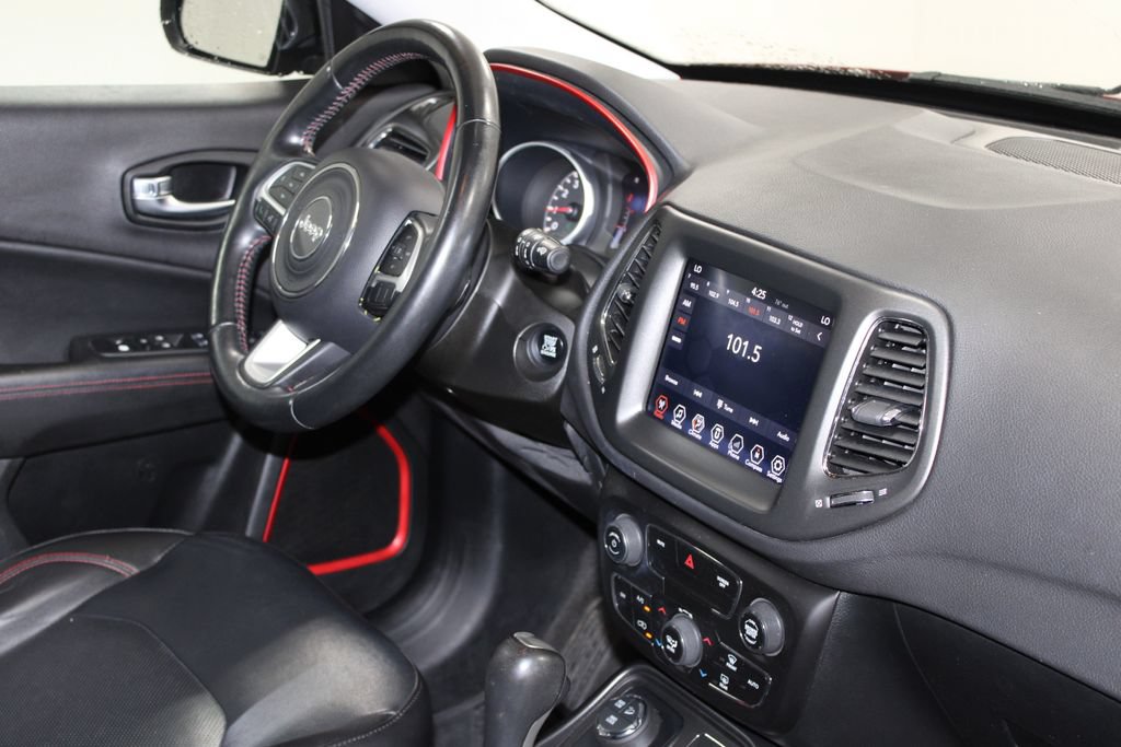 Used 2018 Jeep Compass Trailhawk w/ Leather Interior Group AWD/4WD image 30