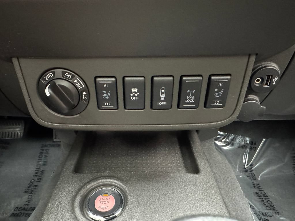 Used 2020 Nissan Frontier PRO-4X w/ Pro-4x Utility Package AWD/4WD image 22