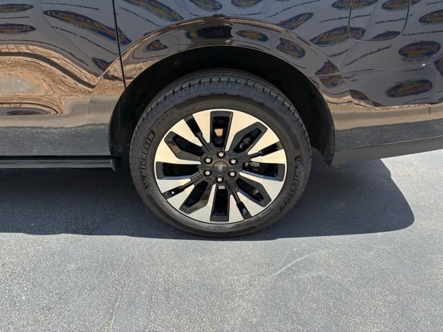 Certified 2025 Ford Expedition Max Platinum w/ Driver's Package AWD/4WD image 18