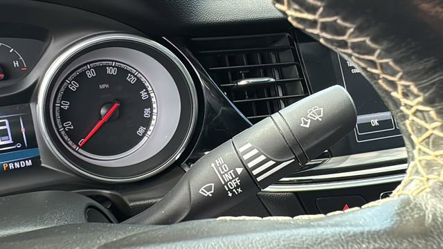 Used 2018 Buick Regal Essence FWD image 21