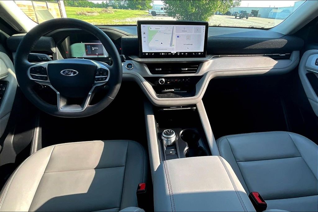 Certified 2025 Ford Explorer Active w/ Active Comfort Package AWD/4WD image 12