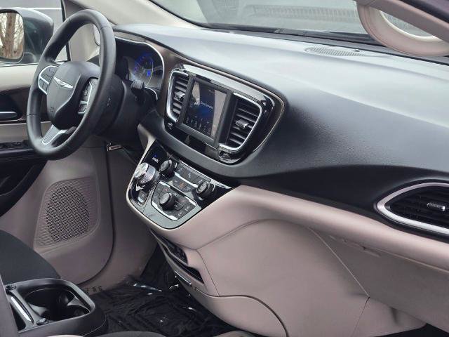 Used 2018 Chrysler Pacifica Touring Plus w/ Tire & Wheel Group image 7