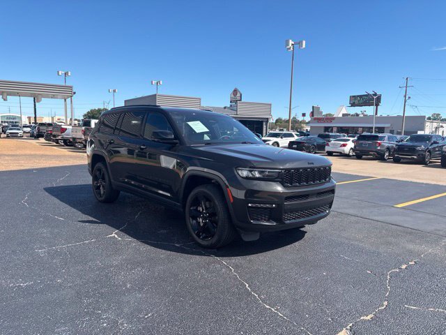 Used 2024 Jeep Grand Cherokee L Limited w/ Black Appearance Package RWD image 11