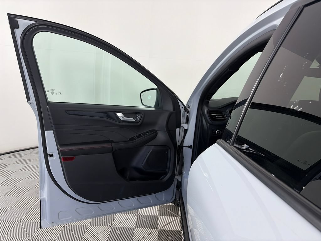 Certified 2025 Ford Escape ST-Line Select AWD/4WD image 10