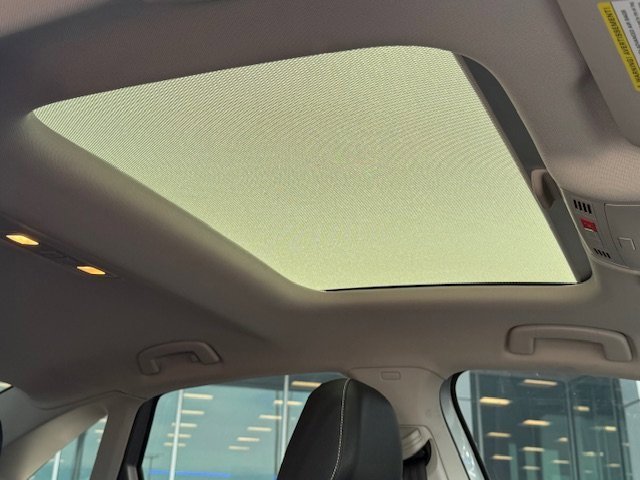 Used 2023 Volkswagen Jetta SE w/ Panoramic Sunroof Package image 6